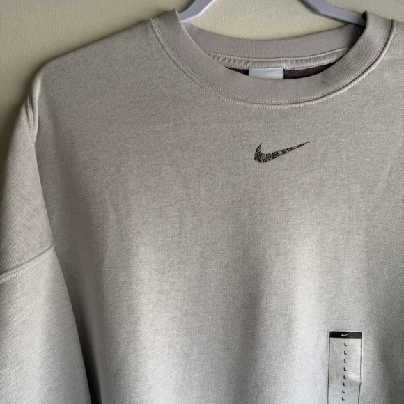 Nike Women's Oversized Fit Crewneck Sweatshirt Light Gray Size L - Picture 2 of 9